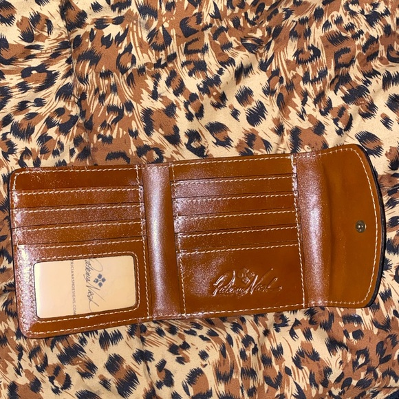 patricia nash reiti tan bifold wallet - Picture 4 of 9